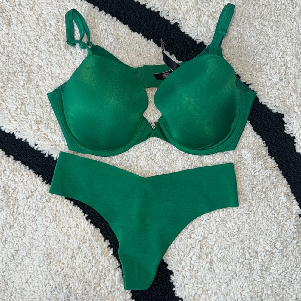 Matching Victoria Secret No Lines set